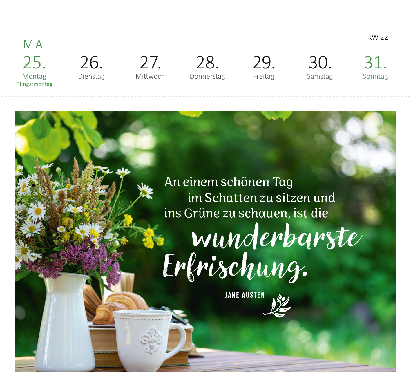 Gezeigt wird eine Innenansicht von „Postkartenkalender Gartenglück 2026“. Im Vordergrund steht eine weiße Kaffeetasse neben einem Strauß aus bunten Blumen in einer Vase. Im Hintergrund ist eine grüne Gartenlandschaft zu sehen, die die helle, einladende Stimmung unterstreicht. Der Liebevoll gestaltete Text „An einem schönen Tag im Schatten zu sitzen und ins Grüne zu schauen, ist die wunderbarste Erfrischung.“ von Jane Austen ist in einer verspielten Schriftart in Weiß...