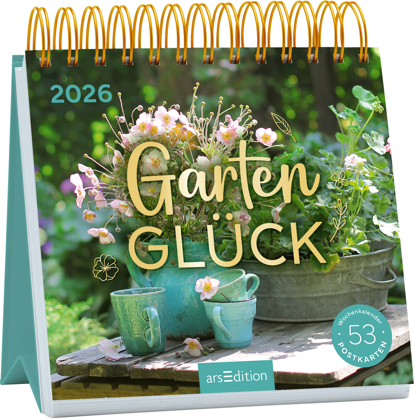 Das Cover zeigt eine grüne Gartenlandschaft mit bunten Blumen und Pflanzen in Töpfen. Zentral steht der Titel „Garten GLÜCK“ in einer verspielten, goldenen Schrift. Oben rechts ist das Jahr „2026“ in hellblauer Schrift platziert. Zwei türkisfarbene Tassen sind neben einem blühenden Arrangement sichtbar. Unten rechts befindet sich ein Hinweis auf „53 Postkarten“. Ganz unten mittig steht der Logoschriftzug von arsEdition.