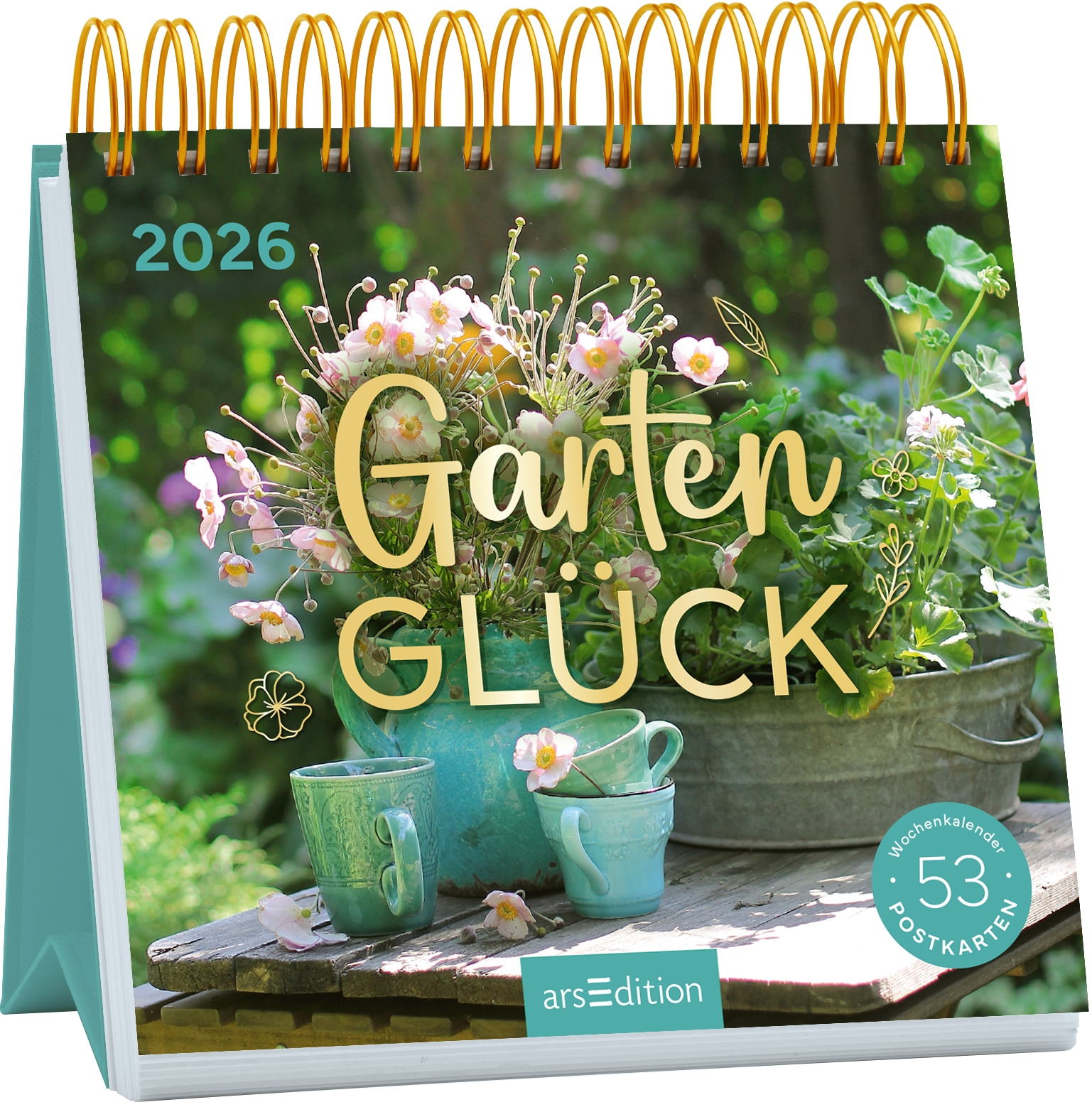 Das Cover zeigt eine grüne Gartenlandschaft mit bunten Blumen und Pflanzen in Töpfen. Zentral steht der Titel „Garten GLÜCK“ in einer verspielten, goldenen Schrift. Oben rechts ist das Jahr „2026“ in hellblauer Schrift platziert. Zwei türkisfarbene Tassen sind neben einem blühenden Arrangement sichtbar. Unten rechts befindet sich ein Hinweis auf „53 Postkarten“. Ganz unten mittig steht der Logoschriftzug von arsEdition.