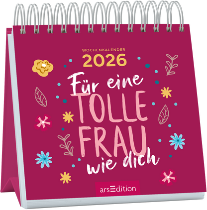 Auf einem kräftig pinken Hintergrund steht in großen, geschwungenen, weißen Buchstaben „Für eine TOLLE FRAU wie dich“. Oben rechts ist in goldener Schrift das Jahr „2026“ zu sehen. Um den Schriftzug herum befinden sich bunte, handgezeichnete Blumen und Blätter, die eine fröhliche Atmosphäre erzeugen. Ganz unten mittig steht der Logoschriftzug von arsEdition.
