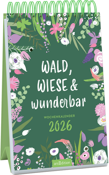 Auf grünem Hintergrund sind bunte, verspielte Blumen und Pflanzen abgebildet, die eine fröhliche, lebendige Atmosphäre erzeugen. In der Mitte prangt der Titel „WALD, WIESE &amp; wunderbar“ in einer handgeschriebenen Schriftart, die durch ihre weiße Farbe auffällt. Darunter steht in kleinerer Schrift „Wochenkalender 2026“. Ganz oben ist ein stabiler grüner Spiralring sichtbar. Ganz unten mittig steht der Logoschriftzug von arsEdition.