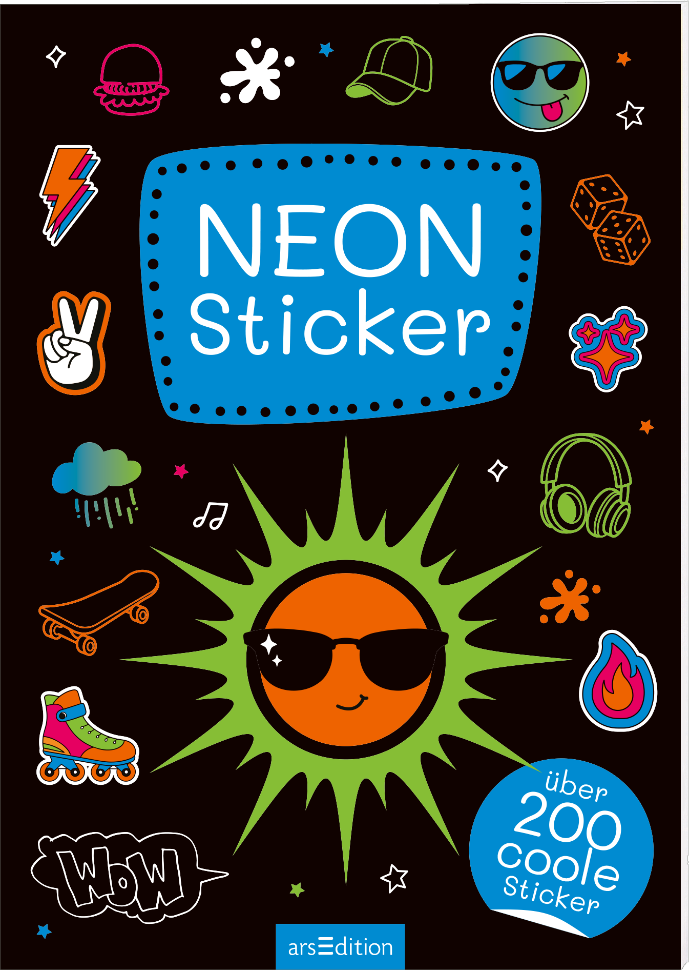 Das Buchcover zeigt einen dunklen Hintergrund, auf dem bunte und verspielte Neon-Aufkleber abgebildet sind. In der Mitte befindet sich eine sonnige Figur mit Sonnenbrille, umgeben von grünen Strahlen. Der Titel „NEON Sticker“ ist in leuchtendem Blau geschrieben und hebt sich deutliche ab. Unterhalb des Titels steht der Hinweis „über 200 coole Sticker“ in Weiß. Ein orangefarbener Daumen-hoch-Emoji und weitere Illustrationen wie Roller und Musiknoten runden das Cover ab. Ganz unten...