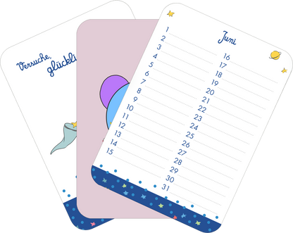 Gezeigt wird eine Innen- oder Zusatzansicht von „Der Kleine Prinz. Geburtstagskalender“. Auf den Karten sind sanfte Pastellfarben zu sehen, darunter ein zarter Lila- und Blauton. Die Illustrationen zeigen grafische Elemente wie Sterne und Figuren aus der Geschichte. Die Typografie ist verspielt und handgeschrieben, mit dem Schriftzug „Versuche, glücklich zu sein“ auf einer Karte. Die Kalendertage auf der dritten Karte sind klar und gut lesbar angeordnet.