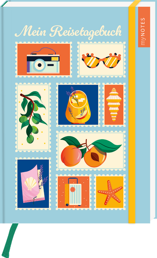Das Buchcover „Mein Reisetagebuch“ zeigt eine verspielte Anordnung von Illustrationen, die verschiedene Reiseerinnerungen symbolisieren, darunter eine Kamera, Sonnenbrillen und Muscheln, die in bunten Stempel-Designs angeordnet sind. Der Hintergrund ist in einem sanften Himmelblau gehalten. Der Titel erscheint in einer eleganten, verspielten Schriftart in Weiß. Oben rechts ist der Text „my NOTES“ in orangefarbenem Feld zu sehen. Ganz unten mittig steht der Logoschriftzug von arsEdition.
