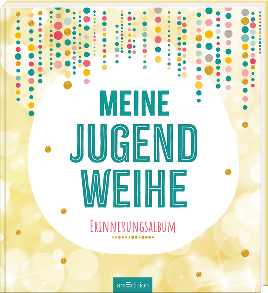 Das Buchcover zeigt einen zarten, goldenen Hintergrund, der eine festliche Atmosphäre vermittelt. Oben sind bunte Streifen in Pink, Türkis, Gold und Pastellfarben angeordnet, die an Konfetti erinnern. In der Mitte steht der Titel „MEINE JUGENDWEIHE“ in großen türkisfarbenen Buchstaben, darunter folgt der Text „Erinnerungsalbum“ in einer schlichteren Schriftart. Ganz unten mittig steht der Logoschriftzug von arsEdition.