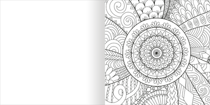 Gezeigt wird eine Innen- oder Zusatzansicht von „Diamond Achtsamkeit“. Die Abbildung zeigt eine detailreiche schwarz-weiße Ausmalseite, die mit floralen Mustern, geometrischen Formen und spiralförmigen Designs verziert ist. Im Zentrum befindet sich ein mandalaähnliches Muster, umgeben von geschwungenen Linien und grafischen Elementen. Die Gestaltung vermittelt ein harmonisches und beruhigendes Gefühl, ideal für Achtsamkeitsübungen. Der Hintergrund bleibt weiß, was die Klarheit und...