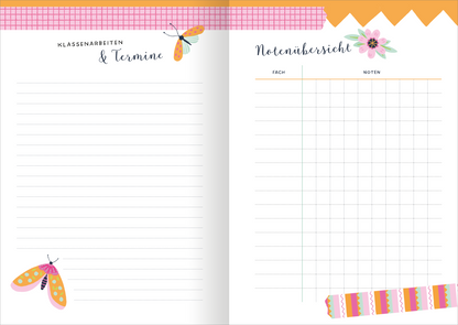 Gezeigt wird eine Innenansicht von „I Love to Sparkle – Schulplaner Dream Big!“. Die Seiten sind in hellen Farben gestaltet, mit einem verspielten Layout. Links befindet sich der Abschnitt „Klassenarbeiten &amp; Termine“ mit linierten Zeilen und einem bunten Schmetterlings-Design. Rechts zeigt der Bereich „Notenübersicht“ ein gitterförmiges Layout für Fächer und Noten, umrahmt von floralen Elementen und dekorativem Klebeband. Farblich dominieren sanfte Pastelltöne, ergänzt...