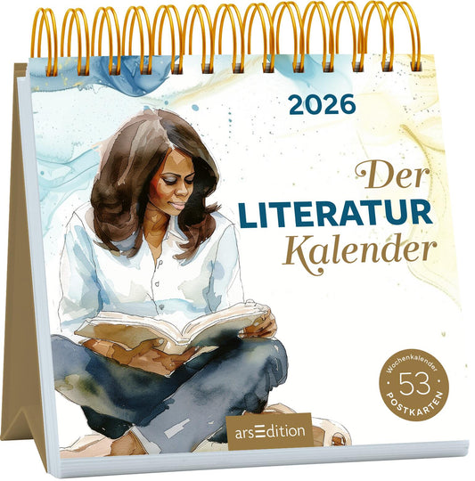 Ein farbenfrohes, aquarelliertes Cover zeigt eine lesende Frau mit langen, lockigen Haaren, die auf dem Boden sitzt. Sie trägt eine weiße Bluse und ist in eine Buchlektüre vertieft. In auffälligen, blauen Buchstaben steht „Der LITERATUR Kalender“ über der Illustration, während der Jahrgang „2026“ oben links platziert ist. Unten rechts befindet sich ein Button mit dem Text „Wochenkalender – 53 Postkarten“. Ganz unten mittig steht der Logoschriftzug von arsEdition.