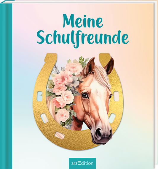 Das Buchcover zeigt ein goldenes Hufeisen, das von zarten Blumen umrahmt wird. In dessen Mitte ist ein realistisch gestaltetes Pferd abgebildet, das freundlich in die Kamera blickt. Der Hintergrund ist in sanften Pastellfarben gehalten, die von oben nach unten verblassen. Der Titel „Meine Schulfreunde“ ist in großer, aquamarinblauer Schrift platziert. Das Cover strahlt eine freundliche und einladende Atmosphäre aus. Ganz unten mittig steht der Logoschriftzug von arsEdition.