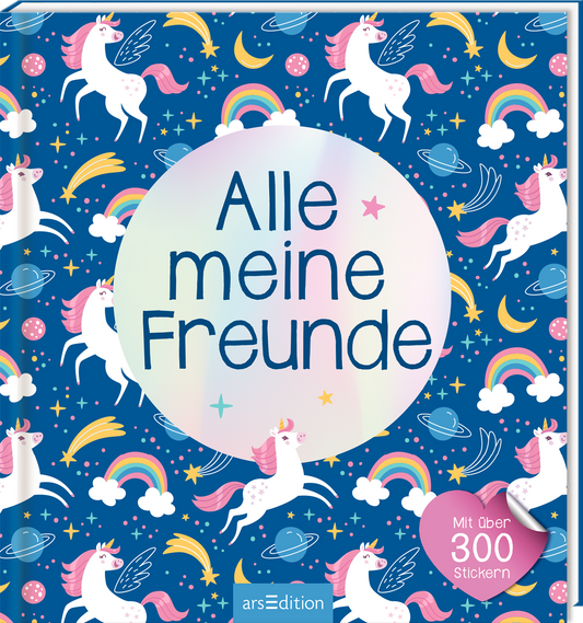 Das Buchcover zeigt einen tiefblauen Hintergrund, der mit weißen Einhörnern, bunten Regenbögen, Wolken und Planeten geschmückt ist. In der Mitte ist ein großer, pastellfarbener Kreis, der den Titel „Alle meine Freunde“ in klarer, verspielter Schrift präsentiert. Unten rechts befindet sich ein rotes Herz mit dem Text „Mit über 300 Stickern“. Ganz unten mittig steht der Logoschriftzug von arsEdition.