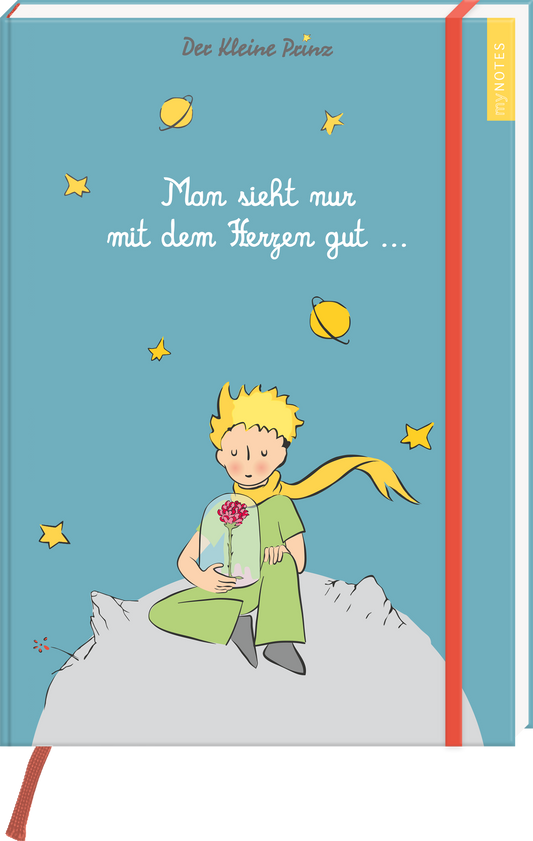 Das Buchcover zeigt einen hellblauen Hintergrund, auf dem ein kleiner Junge, der Kleine Prinz, mit blonden Haaren und einem grünen Schal sitzt. Er hält ein Glas mit einer Blume in der Hand. Um ihn herum schweben kleine Sterne und Planeten. Der Titel „Man sieht nur mit dem Herzen gut …“ ist in eleganter, weißer Schrift oben auf dem Cover platziert. Rechts oben befindet sich ein gelber Hinweis mit dem Text „meinnotes“. Ganz unten mittig steht der Logoschriftzug von arsEdition.