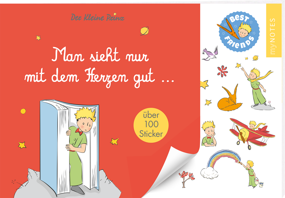 Das Buchcover zeigt auf rotem Hintergrund eine fantasievolle Illustration des kleinen Prinzen, der aus einem großen Buch tritt. Die zentrale Schrift „Man sieht nur mit dem Herzen gut …“ ist in verspielter, weißer Typografie gehalten. Auf der rechten Seite befinden sich bunte Sticker-Motive, darunter ein Regenbogen und fliegende Figuren, die eine fröhliche Atmosphäre vermitteln. Oben links steht der Titel „Der kleine Prinz“. Ganz unten mittig steht der Logoschriftzug von arsEdition.