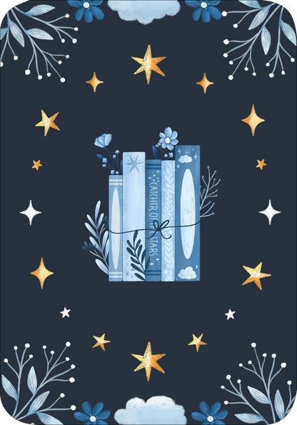 Gezeigt wird eine Innen- oder Zusatzansicht von „Mein kleines Bücherorakel“. Die Illustration zeigt auf einem tiefblauen Hintergrund mehrere stilisierte Bücher in verschiedenen Blautönen, die mit einem Band zusammengebunden sind. Um die Bücher herum sind florale Elemente und funkelnde Sterne in Gold- und Weißtönen angeordnet. Die Typografie ist verspielt und harmoniert mit den sanften Farben der Gestaltung, was eine magische und einladende Atmosphäre schafft.