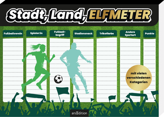 Das Buchcover zeigt lebendige Silhouetten von zwei Sportlern, einer Spielerin in grüner Kleidung und einem Spieler in blauer Kleidung, die dynamisch mit einem Fußball interagieren. Hinter ihnen ist eine Stadt-Land-Elfmeter-Vorlage abgebildet. Der Hintergrund ist in Schwarz gehalten und wird von Abbildungen von begeisterten Zuschauern am unteren Rand ergänzt. Der Titel „Stadt, Land, ELFEMETER“ erscheint in großen, auffälligen, goldenen Buchstaben. Ein goldfarbener Button mit dem Text...