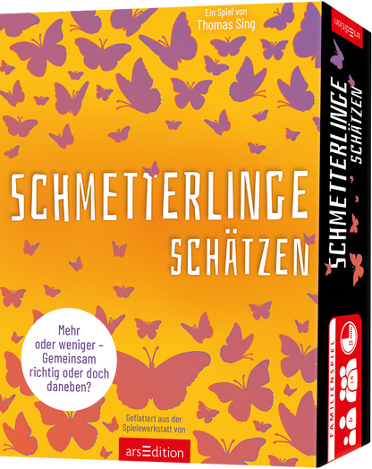 Das Cover zeigt einen leuchtend gelben Hintergrund, dekoriert mit bunten Schmetterlingen in verschiedenen Größen und Farben. Der Titel „SCHMETTERLINGE SCHÄTZEN“ ist prominent in Weiß und einer verspielten Schriftart platziert. Oben links befindet sich der Hinweis „Ein Spiel von Thomas Sing“. Ganz unten mittig steht der Logoschriftzug von arsEdition.