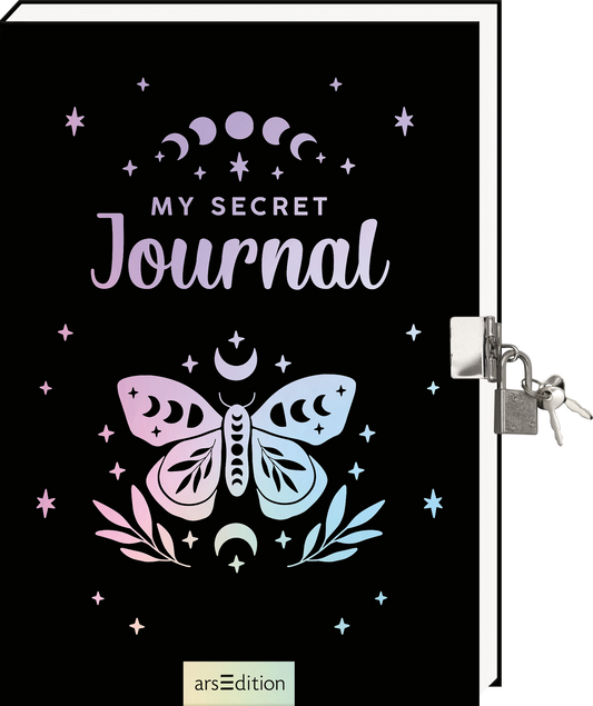 Das Buchcover zeigt einen schwarzen Hintergrund mit einer schimmernden, irisierten Schmetterlingsillustration in zarten Pastellfarben, umgeben von kleinen Sternen und Mondphasen. Der Titel „MY SECRET Journal“ prangt in großem, geschwungenem Schriftzug in Weiß und Pastell, was dem Cover eine geheimnisvolle und verträumte Atmosphäre verleiht. Oben rechts ist ein kleiner Vorhängeschloss-Clip zu sehen. Ganz unten mittig steht der Logoschriftzug von arsEdition.
