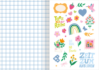 Gezeigt wird eine Innen- oder Zusatzansicht von „I Love to Bloom – Sticker-Liebe“. Die Gestaltung enthält bunte, fröhliche Aufkleber mit Motiven wie Blumen, Herzen und einem Regenbogen. Die Farbpalette umfasst Pastelltöne sowie lebhafte Farben wie Pink, Gelb und Blau. Unterschiedliche Schriftarten ergänzen die Illustrationen. Einige Sticker tragen Texte wie „Tanz aus der Reihe“ und „ZEIT ZUM AUFBLOOMEN“, die in verspielter, handschriftlicher Typografie gestaltet sind. Der...