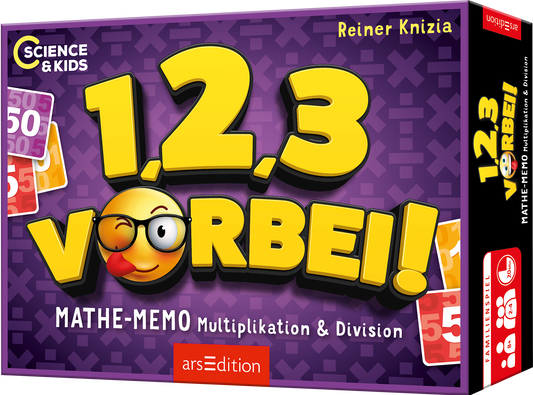Das Buchcover zeigt auf einem lila Hintergrund den Titel „1, 2, 3 VORBEI!“ in großen, gelben Buchstaben mit einem lächelnden Emoji, das eine Brille trägt. Daneben sind bunte Zahlenkarten in verschiedenen Farben zu sehen. Der Autor Reiner Knizia steht oben rechts in kleiner, weißer Schrift. Unterhalb des Titels informiert der Text „MATHE-MEMO Multiplikation & Division“ über den Inhalt. Oben links befindet sich der Button „SPIEGEL-Bestseller“. Ganz unten mittig steht der...
