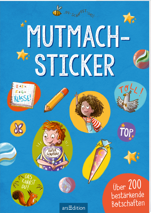 Das Buchcover zeigt einen hellblauen Hintergrund, auf dem bunte Illustrationen von Murmeln, Sternen und verschiedenen Stickern verteilt sind. In der Mitte steht der Titel „MUTMACH-STICKER“ in großen, weißen Lettern. Darunter befinden sich die Worte „Über 200 bestärkende Botschaften“ in einem roten Button. Ganz unten mittig steht der Logoschriftzug von arsEdition.