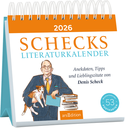 Das Buchcover zeigt einen aufrecht stehenden Mann mit einer Brille und Anzug, der einen kleinen Hund in den Armen hält. Darüber prangt in auffälligem Orange der Titel „Scheck’s Literaturkalender 2026“ in großen Buchstaben, während der Untertitel „Anekdoten, Tipps und Lieblingszitate von Denis Scheck“ in sanften Blau-Tönen hält. Das Cover ist hell und freundlich gestaltet, mit einem spiralförmigen Rücken und beinhaltet einen Hinweis auf „53 Postkarten“. Ganz unten mittig...
