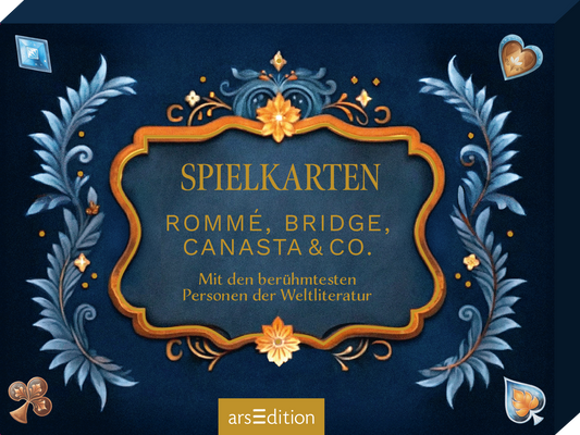 Das Buchcover zeigt einen eleganten, dunkelblauen Hintergrund mit verspielten, floralen Mustern in helleren Blau- und Goldtönen. Im Mittelpunkt steht ein ovaler, goldgerahmter Bereich, der den Titel „SPIELKARTEN“ sowie die Untertitel „Rommé, Bridge, Canasta & Co.“ und „Mit den berühmtesten Personen der Weltliteratur“ in geschwungener, goldener Typografie präsentiert. Oben und unten sind dekorative Elemente und kleine Spielkartensymbole zu sehen. Ganz unten mittig steht der...