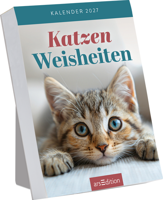 Das Cover zeigt ein niedliches, graues Kätzchen mit großen, blauen Augen. Der Titel „Katzen Weisheiten“ ist in einer eleganten, serifenlosen Schrift in Türkis oben platziert, während „Kalender 2027“ in kleineren, hellen Buchstaben darüber zu finden ist. Die sanften Farben und der freundliche Ausdruck des Kätzchens verleihen der Gestaltung eine warme, einladende Atmosphäre. Ganz unten mittig steht der Logoschriftzug von arsEdition.