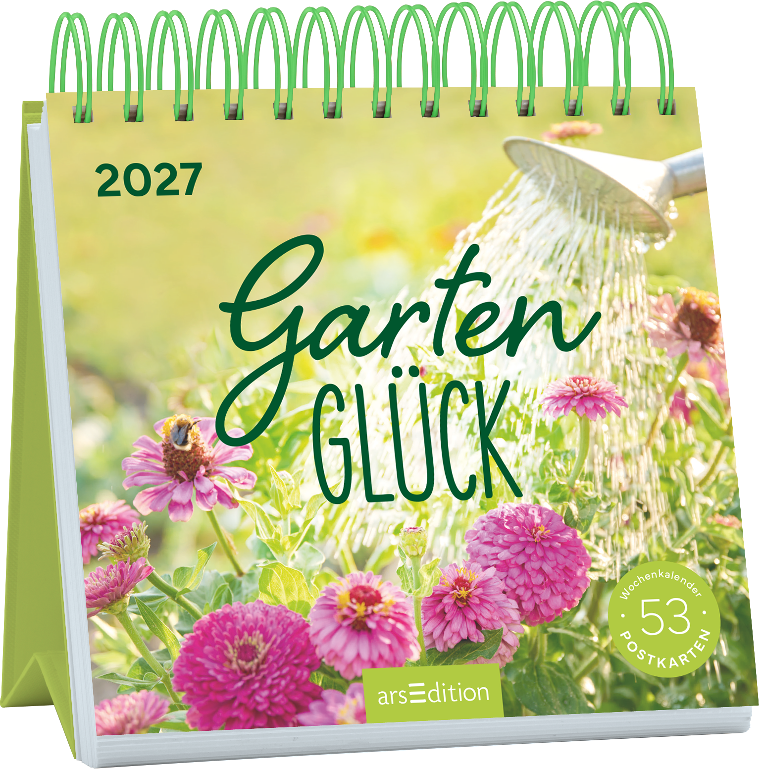 Das Buchcover zeigt eine fröhliche Szene mit bunten Blumen, die in einem Garten blühen. Ein silberner Gießkanne sprüht Wasser über die Pflanzen und erzeugt eine lebendige Atmosphäre. DerTitel „Garten GLÜCK“ ist in geschwungener, grüner Schriftart in der oberen Mitte platziert. Oben rechts steht das Jahr „2027“. Unten rechts ist ein Hinweis zu finden, der besagt: „53 Postkarten“. Ganz unten mittig steht der Logoschriftzug von arsEdition.