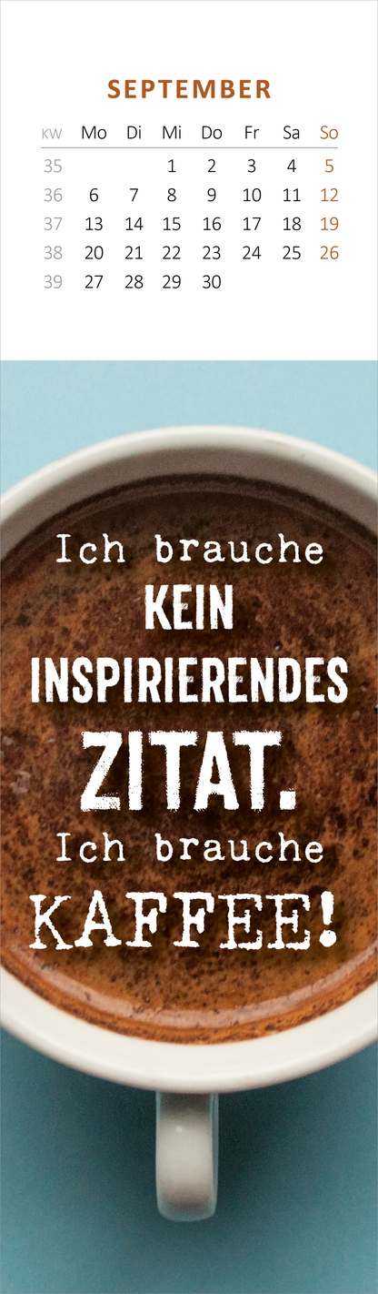 Gezeigt wird eine Innen- oder Zusatzansicht von „Lesezeichenkalender Ich kam, sah und hatte direkt keinen Bock mehr. 2027“. Die Ansicht zeigt einen Kalender für September mit einem klaren, weißen oberen Bereich, der die Kalendertage abbildet. Darunter befindet sich ein behaglicher Kaffeeteller mit dunklem Kaffee. Der Text in kräftigen, kontrastreichen Farben lautet: „Ich brauche KEIN inspirierendes ZITAT. Ich brauche KAFFEE!“, wobei „KAFFEE!“ besonders hervorgehoben ist durch...
