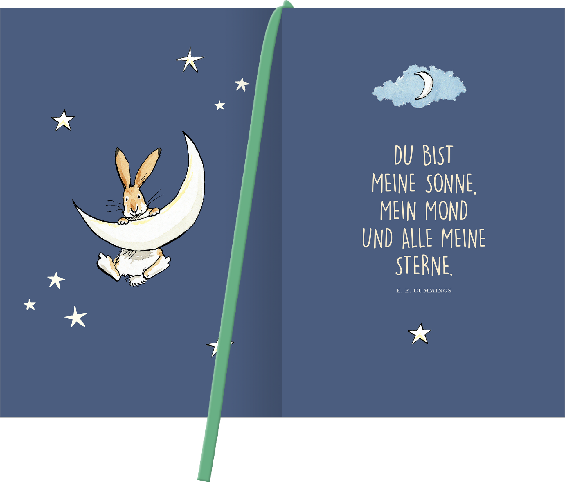 Gezeigt wird eine Innen- oder Zusatzansicht von „Buchkalender Weißt du eigentlich, wie lieb ich dich hab? 2027“. Auf einem tiefblauen Hintergrund sitzt ein niedlicher Hase auf einer großen, geschwungenen Mondsichel. Um ihn herum sind kleine, goldene Sterne verteilt. Rechts befindet sich ein poetischer Text in weißer, verspielt wirkender Schrift: „Du bist meine Sonne, mein Mond und alle meine Sterne.“ Darunter steht in kleinerer Schrift der Name des Autors, E. E. Cummings.