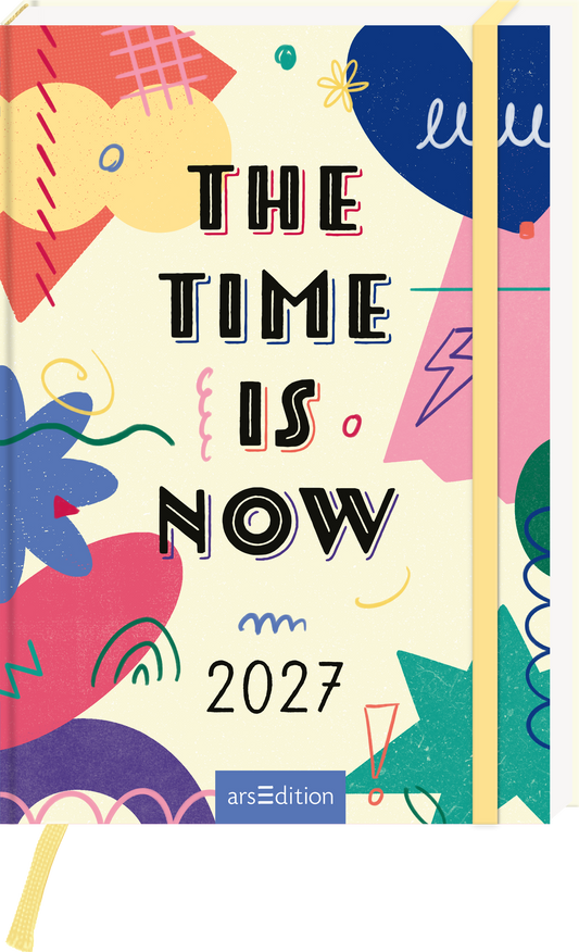 Das Buchcover zeigt einen hellen, pastellfarbenen Hintergrund, der mit bunten, abstrakten Formen, Linien und Mustern versehen ist. In der Mitte des Covers steht der Titel „THE TIME IS NOW“ in auffälliger, schwarzer Typografie, die modern und präsent wirkt. Daneben befindet sich die Jahreszahl „2027“. Ganz unten mittig steht der Logoschriftzug von arsEdition.