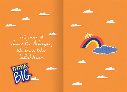 Gezeigt wird eine Innen- oder Zusatzansicht von „Buchkalender Happy durchs Jahr 2027“. Der Hintergrund ist in einem fröhlichen, leuchtenden Orange gehalten. Auf der Seite befinden sich weiße Wolken und ein bunter Regenbogen, der von einer grauen Wolke mit einem lächelnden Gesicht begleitet wird. Der Text ist in einer verspielten, handschriftlichen Typografie gestaltet und lautet: „Träumen ist etwas für Anfänger, ich baue lieber Luftschlösser.“ Zusätzlich fällt der Schriftzug...