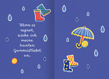 Gezeigt wird eine Innen- oder Zusatzansicht von „Buchkalender Happy durchs Jahr 2027“. Der Hintergrund ist in einem kräftigen Blau gehalten, auf dem bunte Gummistiefel, ein Regenschirm und Wassertropfen abgebildet sind. In der Mitte steht in geschwungener, weißer Schrift der Satz: „Wenn es regnet, ziehe ich meine bunten Gummistiefel an.“ Die fröhlichen Illustrationen und lebendigen Farben schaffen eine einladende und positive Atmosphäre.