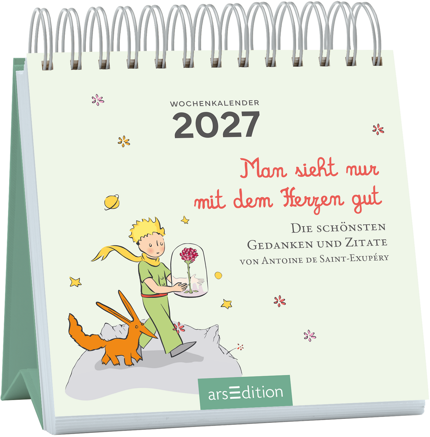 Auf dem Buchcover des Wochenkalenders 2027 sind sanfte Pastellfarben vorherrschend. Ein in grüner Kleidung gekleideter Junge mit blonden Haaren hält einen Glaskrug mit Blumen in der Hand, während er auf einem grauen Felsen steht. Ein orangefarbener Fuchs sitzt neben ihm. Über dem Jungen sind kleine, bunte Sterne und Planeten abgebildet. Der Titel „Man sieht nur mit dem Herzen gut“ ist in verspielter roter Schrift gehalten. Darunter steht: „Die schönsten Gedanken und Zitate von...