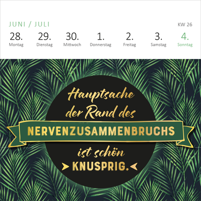 Gezeigt wird eine Innen- oder Zusatzansicht von „Mini-Wochenkalender Bevor ich mich jetzt aufrege, ist es mir lieber egal! 2027“. Der Kalender zeigt eine grüne, blattartige Hintergrundgestaltung. In der Mitte befindet sich ein schwarzer, runder Bereich mit der goldenen Schrift „Hauptsache der Rand des Nerven zusamm bruchs ist schön knusprig“. Ein breites, mintgrünes Banner mit der Aufschrift „Nerven zusamm bruchs“ ergänzt das Design und verleiht ihm einen frischen, humorvollen...