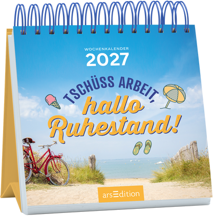 Das Buchcover zeigt einen Wochenkalender für das Jahr 2027, mit einem hellblauen Himmel und einem Strandmotiv. Im Vordergrund steht ein rotes Fahrrad, umgeben von hoher grüner Wiese. Darüber prangt der Titel „Tschüss Arbeit, hallo Ruhestand!“ in lebhaften Farben. Der Schriftzug ist verspielt gestaltet, ergänzt durch Illustrationen von einem Eishörnchen und einem Sonnenschirm. Ganz oben steht „Wochenkalender“ sowie die Jahreszahl. Ganz unten mittig steht der Logoschriftzug von...