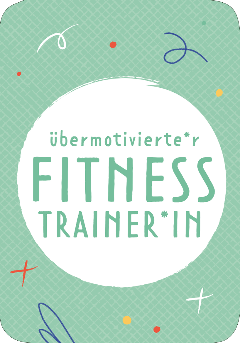 Gezeigt wird eine Innen- oder Zusatzansicht von „Das Drama-Lama“. Der Hintergrund hat einen sanften mintgrünen Farbton, der mit einem texturierten, geometrischen Muster versehen ist. Im Mittelpunkt steht ein großer, runder Bereich mit der Aufschrift „übermotivierte*r FITNESS TRAINER*IN“ in einem ansprechenden, leicht verspielten Font, wobei die Schrift in einem klaren Dunkelgrün gehalten ist. Umrahmt wird der Text von bunten, grafischen Akzenten in Formen wie Linien und Punkten.