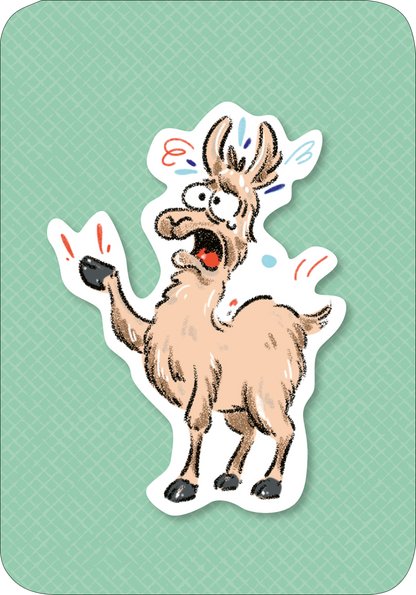 Gezeigt wird eine Innen- oder Zusatzansicht von „Das Drama-Lama“. Das Bild zeigt ein cartoonhaftes Lama mit einem aufgeregten Ausdruck, das mit erhobenen Vorderbeinen und weit aufgerissenen Augen einen dramatischen Eindruck vermittelt. Die Farbe des Lamas ist ein helles Beige, die Hintergrundfarbe ist ein sanftes Mintgrün mit einem dezenten Rautenmuster. Die Illustration ist lebhaft und verspielt, was die Dynamik und das Thema des Spiels unterstreicht.