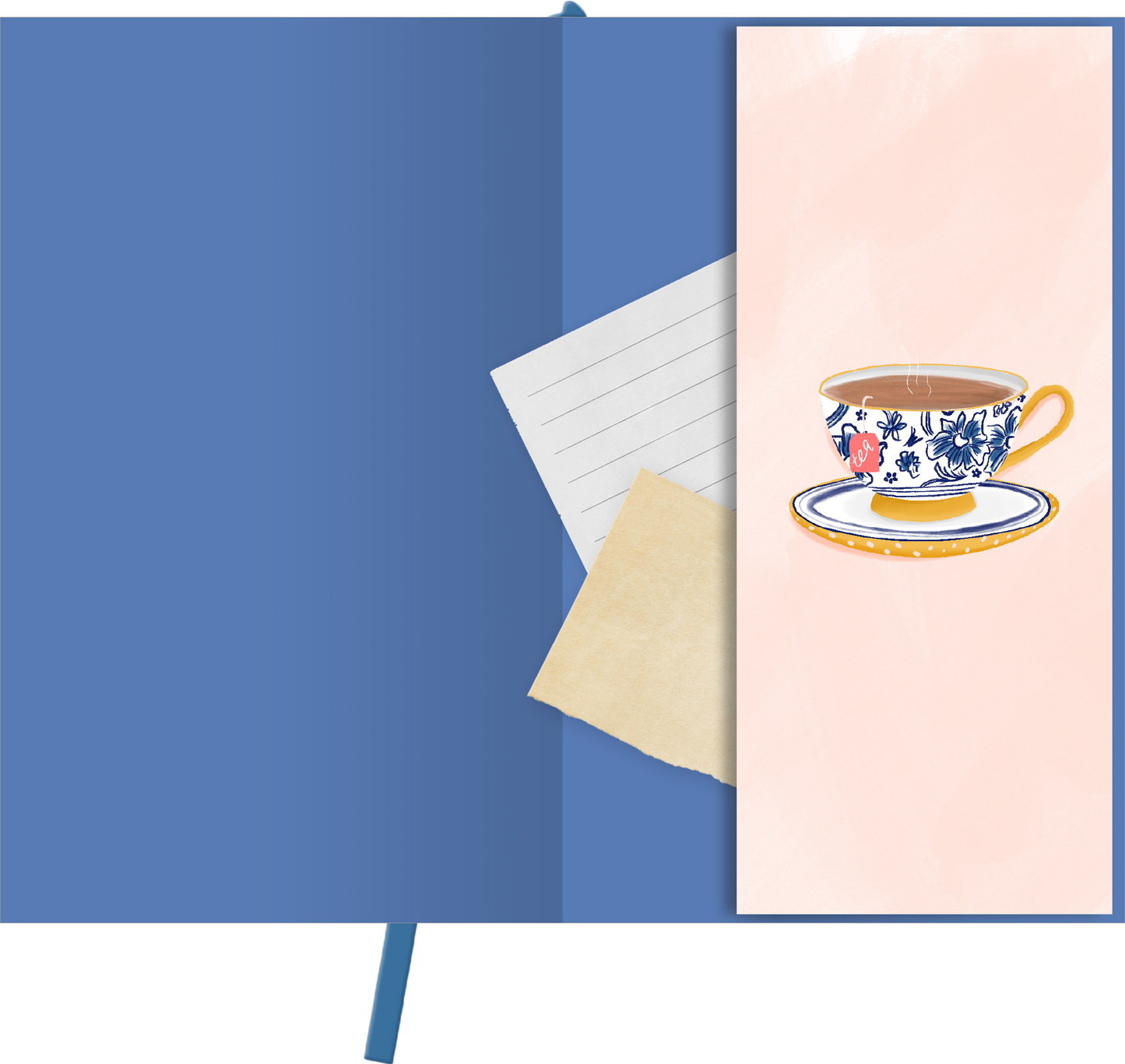 Gezeigt wird eine Innen- oder Zusatzansicht von „myNOTES Papeterie: Notizbuch A6 Simply, Katy – Tea Time“. Der Innenteil präsentiert ein sanftes, pastellfarbenes Design mit einer zarten, rosa Hintergrundfarbe. Ein dekorativer, blauer Teetassen-Illustration ziert die rechte Seite, während eine leicht strukturierte, beige Notizkarte und ein weißes, liniertes Blatt sichtbar sind. Die Typografie ist schlicht und modern, was die elegante Gestaltung unterstreicht.