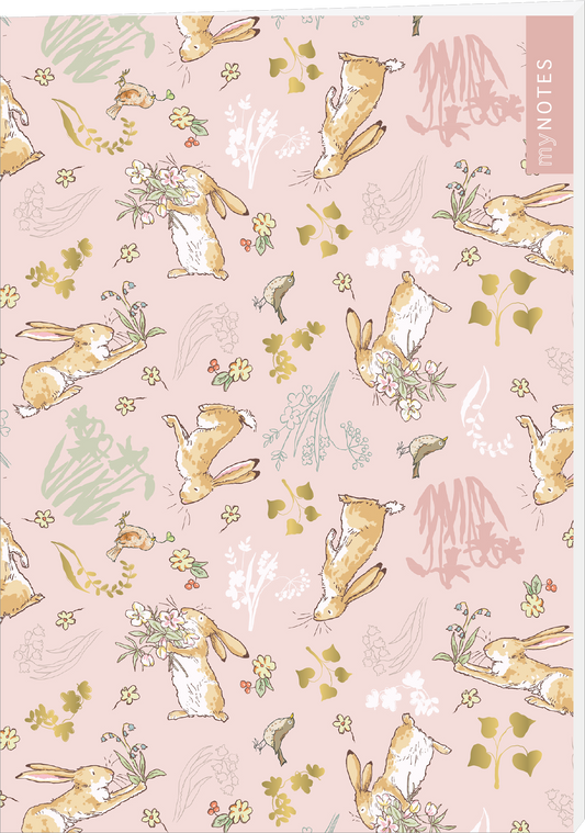 Das Buchcover zeigt ein zartes, rosafarbenes Hintergrundmuster mit hellbraunen Hasen, die verschiedene Blumen halten oder umgeben von bunten Pflanzen sind. Die Illustrationen sind spielerisch und detailreich, was eine fröhliche und einladende Atmosphäre schafft. In der oberen rechten Ecke prangt der Schriftzug „myNOTES“ in einer modernen, handgeschriebenen Schrift. Ganz unten mittig steht der Logoschriftzug von arsEdition.