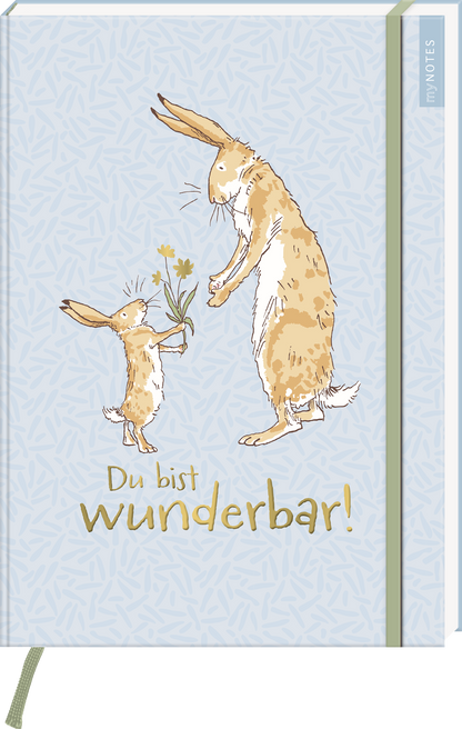 Das Buchcover zeigt zwei schelmisch schauende Hasen auf einem sanften blauen Hintergrund mit einem feinen, hellen Muster. Der größere Hase steht aufrecht und hält einen Blumenstrauß, während der kleinere Hase ihm bewundernd zusieht. In verspielter Schrift steht der Titel „Du bist wunderbar!“ in goldener Farbe, die das Cover freundlich und einladend erscheinen lässt. Ganz unten mittig steht der Logoschriftzug von arsEdition.