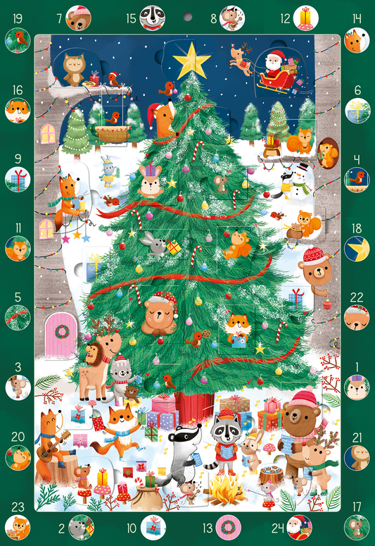 Farbiges Adventskalender-Cover mit dunklem blauem Sternenhimmel, großem geschmücktem Tannenbaum in Bildmitte, gelbem Stern oben, roten Girlanden und bunten Kugeln. Schneeweiße Szenerie mit vielen tierischen Figuren wie Bären, Fuchs, Waschbär, Reh, Hasen, Eule und Weihnachtsmann im Schlitten rechts oben. Grüner Rahmen mit nummerierten Türchen in kleinen weißen Ziffern. Verspielte, runde Illustrationsschrift, freundliche, warme Atmosphäre. Ganz unten mittig steht der Logoschriftzug von...