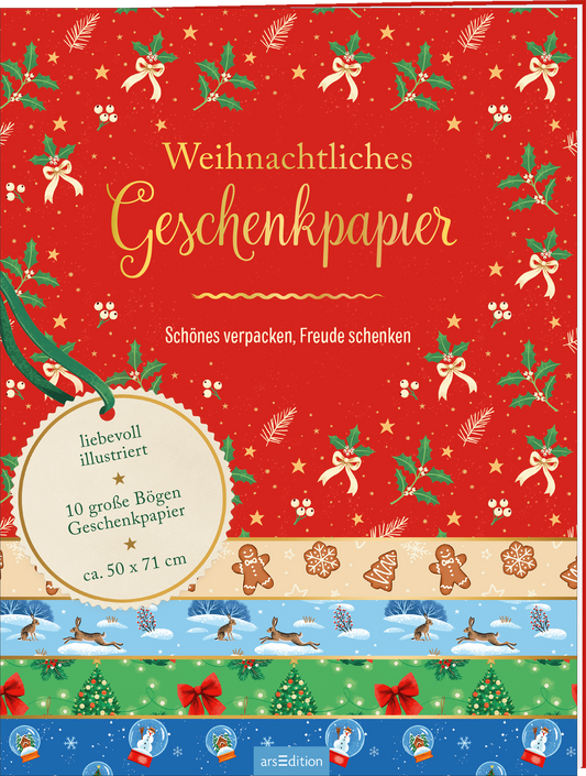 Das Buchcover zeigt ein festliches Weihnachtsmotiv mit einem hellen roten Hintergrund, dekoriert mit weißen Schneeflocken und grünen Tannenzweigen. Oben steht in goldener Schrift „Weihnachtliches Geschenkpapier“. Darunter befindet sich der Untertitel „Schönes verpacken, Freude schenken“. Am unteren Rand sind mehrere horizontal angeordnete Muster in Pastellfarben, die winterliche Szenen darstellen. Ganz unten mittig steht der Logoschriftzug von arsEdition.