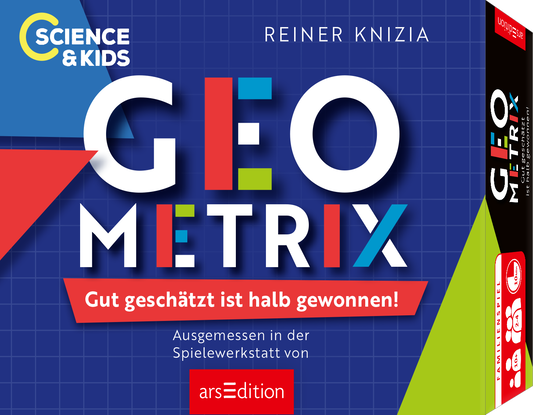 Auf dem Cover des Spiels „GEO METRIX“ von Reiner Knizia dominieren kräftige Farben wie Rot, Blau, Grün und Weiß. Der Titel ist in großen, modernen Buchstaben gehalten, wobei die Buchstaben teils farbig hinterlegt sind. Oben links ist das Logo „SCIENCE & KIDS“ in einer gelben Kreiskonzeption platziert. Darunter befindet sich der Slogan „Gut geschätzt ist halb gewonnen!“ in auffälliger roter Schrift. Unten steht der Hinweis „Ausgemessen in der Spielewerkstatt von“. Ganz...