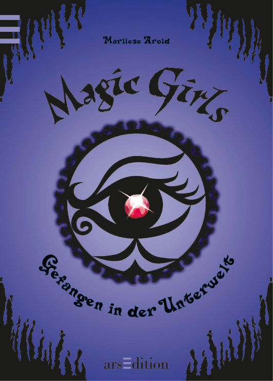Das Buchcover zeigt einen lila Hintergrund mit einem mysteriösen Auge in der Mitte, das von stilisierten, dunklen Linien umgeben ist. Die Augenpartie enthält einen roten Edelstein, der einen starken Fokus bildet. Der Titel „Magic Girls“ ist in geschwungener, schwarz-weißer Typografie oben platziert, während der Untertitel „Gefangen in der Unterwelt“ in einer klaren, sanften Schriftart unten zu sehen ist. Ganz unten mittig steht der Logoschriftzug von arsEdition.