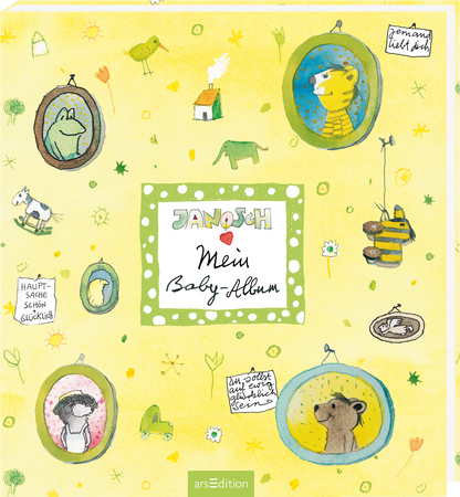 Das Buchcover zeigt einen fröhlichen, gelben Hintergrund mit verschiedenen Zeichnungen von Tieren in ovalen Bilderrahmen. In der Mitte steht der Titel „Mein Baby-Album“ in einer verspielten Schriftart, umrahmt von einem grünen Rand mit weißen Punkten. Der Autor „JANOSCH“ ist am oberen Rand des Covers platziert. Kleinere Texte auf dem Cover tragen Botschaften wie „Hauptsache, schön glücklich“ und „unser das und etz gleich zusammen sein“. Ganz unten mittig steht der...