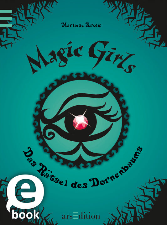 Das Buchcover zeigt auf einem ansprechenden türkisfarbenen Hintergrund ein großes, stylisiertes Auge, das von geschwungenen Linien und einem filigranen Ornament umrahmt wird. In der Mitte des Auges funkelt ein roter Edelstein. Der Titel „Magic Girls“ ist in einer dynamischen, auffälligen Schriftart oben platziert, gefolgt vom Untertitel „Das Rätsel des Dornenbaums“ in einer schlichten Schrift darunter. Ganz oben steht der Author:innenname „Marilese Arold“. Ganz unten mittig...