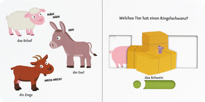 Gezeigt wird eine Innen- oder Zusatzansicht von „Mein erstes Buch vom Bauernhof“. Die Seite zeigt drei bunte, cartoonartige Tiere: ein weißes Schaf, einen grauen Esel und eine braune Ziege, jeweils mit passenden Lautäußerungen. Auf der rechten Seite befindet sich eine Frage „Welches Tier hat einen Ringelschwanz?“ über einer Illustration von gelben Blöcken und einem pinken Schwein. Die Schrift ist klar und groß, die Farben sind lebhaft und ansprechend für Kinder.
