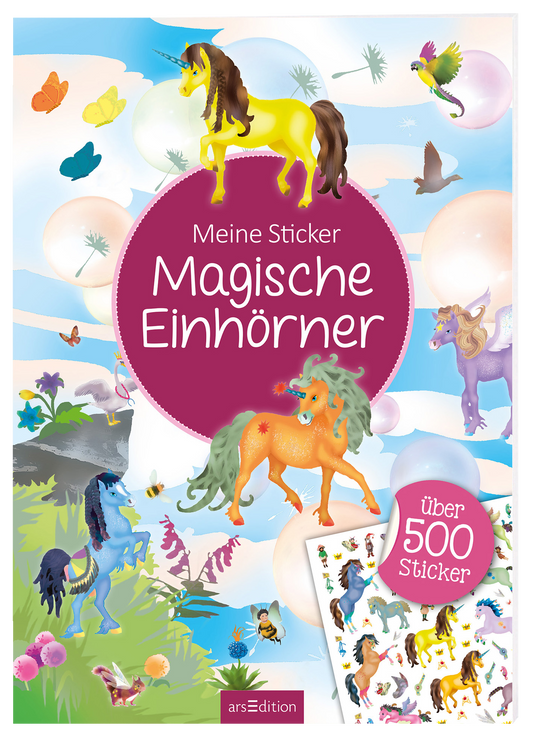 Das Buchcover zeigt eine farbenfrohe Illustration mit verschiedenen Einhörnern in leuchtenden Farben wie Gelb, Blau, Orange und Lila, umgeben von schimmernden Blasen und fliegenden Vögeln. In der Mitte steht in geschwungener, weißer Schrift der Titel „Magische Einhörner“. Oben steht „Meine Sticker“, und im unteren Bereich ist ein Hinweis auf „Über 500 Sticker“ zu sehen. Ganz unten mittig steht der Logoschriftzug von arsEdition.