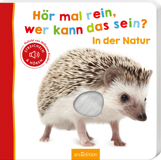 Das Buchcover zeigt einen niedlichen Igel mit einem stacheligen Körper und lebhaften Augen. Der Titel „Hör mal rein, wer kann das sein? In der Natur“ ist in bunten, verspielten Buchstaben über dem Tier platziert. Auf der linken Seite ist ein runder Button mit der Aufschrift „STREICHELN & HÖREN“ zu sehen, der die Interaktivität des Buchs hervorhebt. Ganz unten mittig steht der Logoschriftzug von arsEdition.