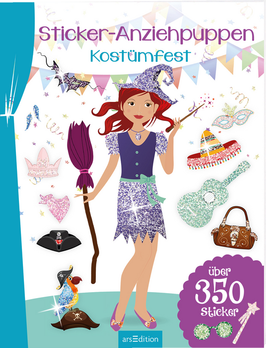 Das 3D-Buchcover zeigt eine fröhliche, zauberhafte Figur eines Mädchens mit rotbraunen Haaren, die einen lila glitzernden Zauberhut und ein glitzerndes Kostüm trägt. Sie hält einen Besen in der einen Hand. Um sie herum sind bunte, festliche Elemente wie Masken, Hüte und Accessoires zu sehen, die in leuchtenden Farben gestaltet sind. Oben auf dem Cover steht in verspielter Schrift „Sticker-Anziehpuppen Kostümfest“. Der Hinweis „über 350 Sticker“ ist prominent platziert. Ganz...
